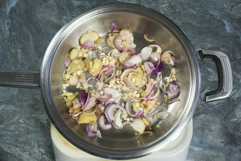 Step 1 Heat Oil Garlic Onions