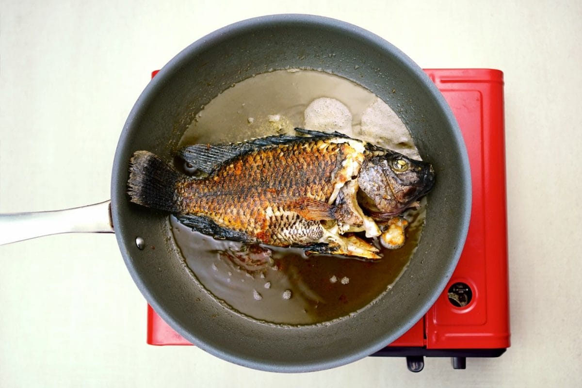 step 2 - heat oil and cook the fish