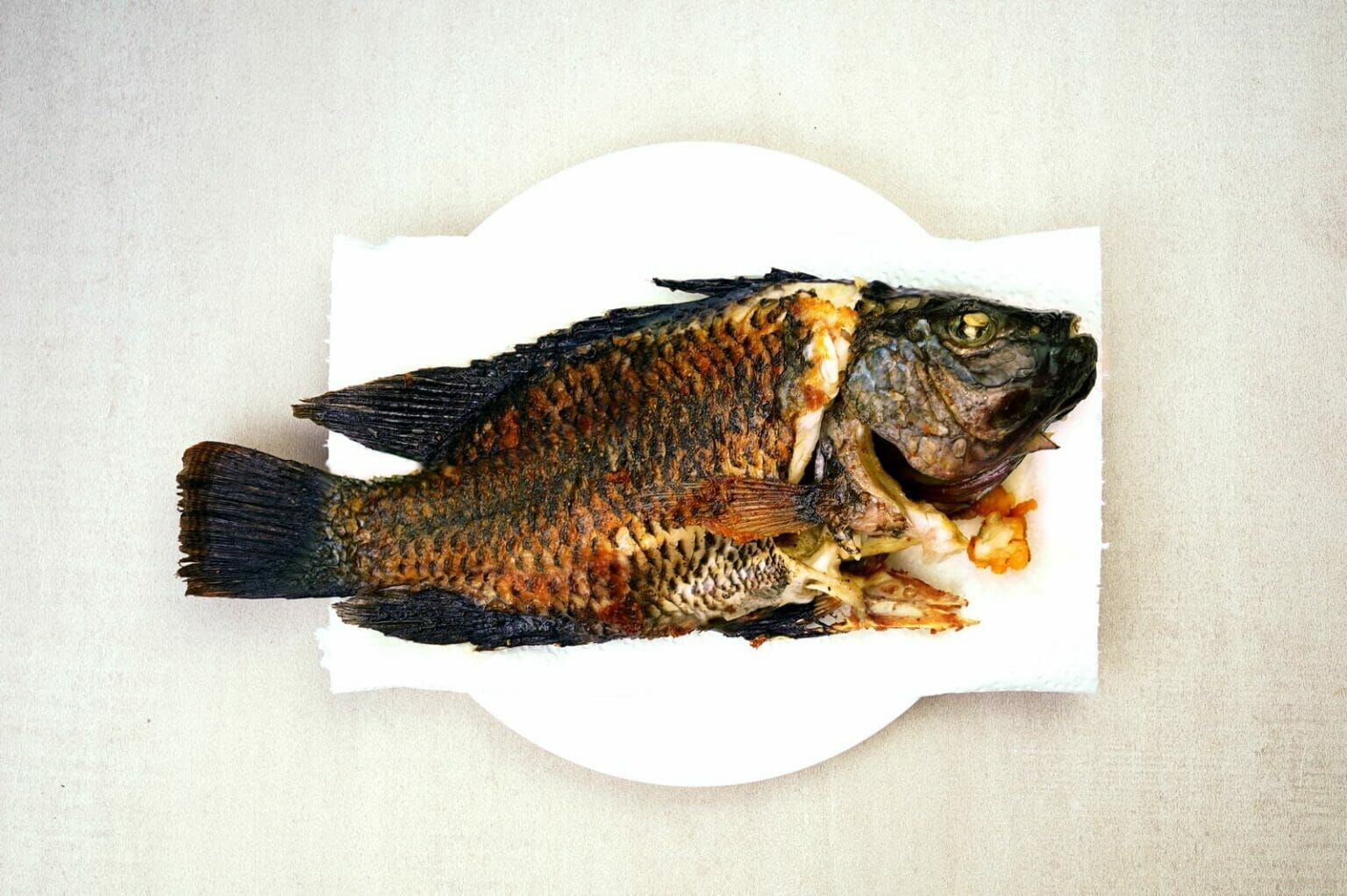 Easy fried Filipino fish sarciado (Sarciadong Isda)